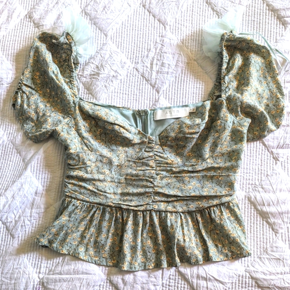 ASTR The Label Blue Ditsy Floral Puff Sleeve Crop Top Size S - Picture 7 of 10